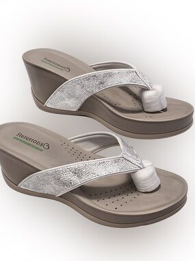 BareTraps Gammie Silver Memory Foam Wedge Sandals Comfort Flip Flop 7.5